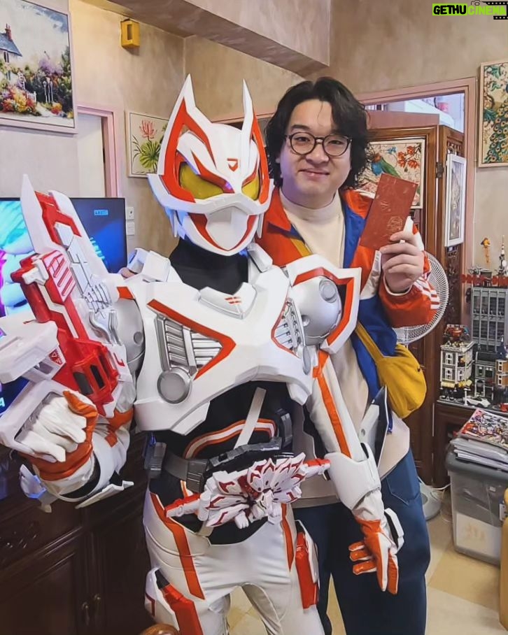 Tsui Ho-Cheong - 682 Likes - 恭喜發財~
每次見親呢班表弟
都有機會欣賞佢地嘅戰利品
今日有機會睇到佢變身
仲可以派利是比幪面超人
我好開心~ 佢地都好開心~
最緊要大家都開心~~~
。
大家有咩活動
同親戚拜晒年
好似係時候聚賭了
。
#幪面超人 #555 #Geats
#銀河海潤演藝有限公司