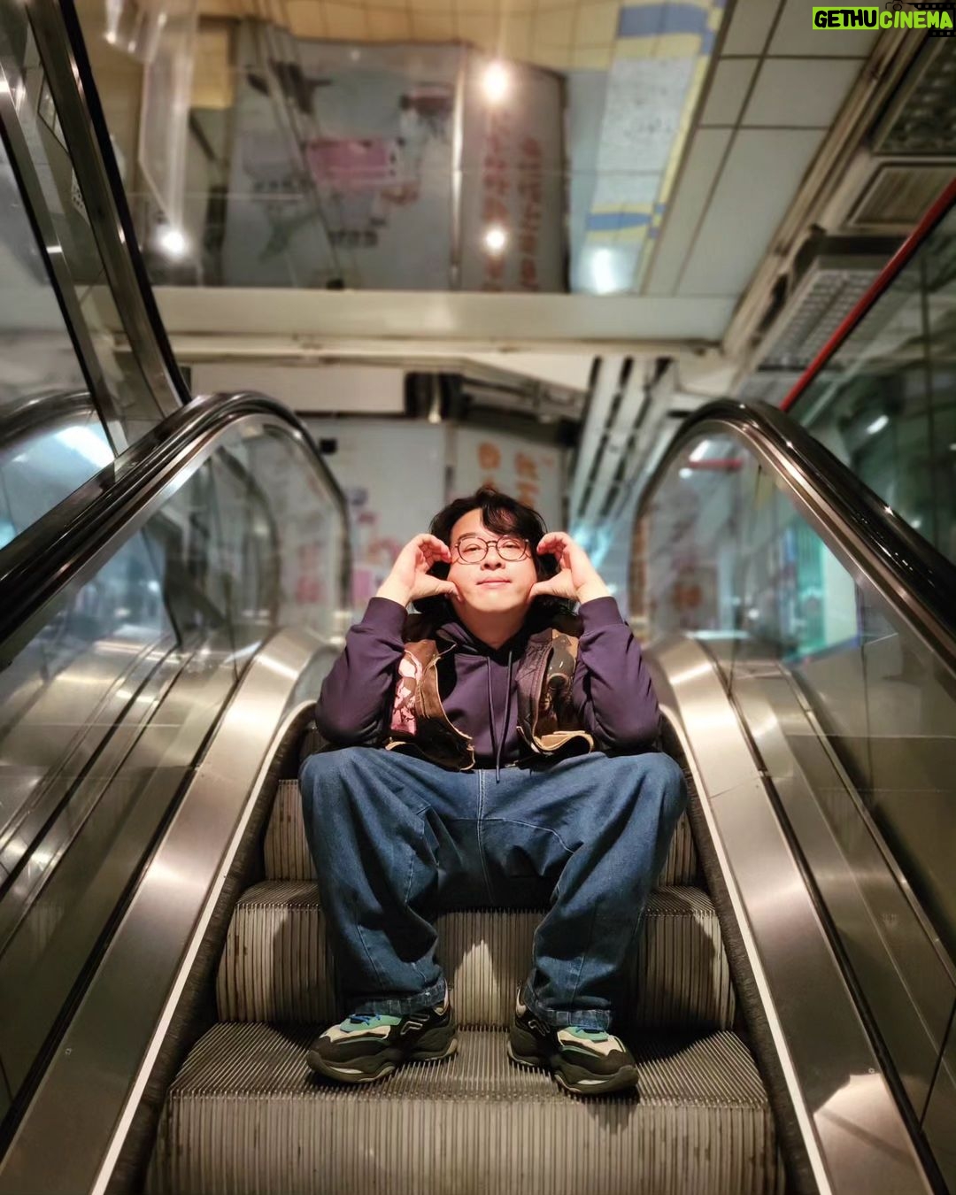 Tsui Ho-Cheong - 722 Likes - Welcome 2024
新一年
沒有標準答案
繼續想點就點
。
📷@noeyeseeseeseen_market
。
#2024
#happynewyear
#今個除夕夜很高興
#繼續大大力分享愛
#徐浩昌 #肥腸 #演員
#銀河海潤演藝有限公司