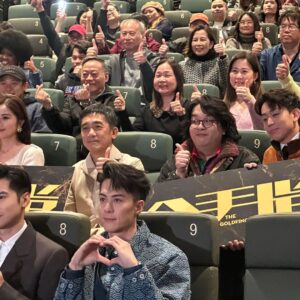 Tsui Ho-Cheong Instagram - 好幸運~好榮幸~好興奮
這個生日 很 難 忘 
多謝助攻嘅每位
兩大影帝掂住膊頭講生日快樂
啊！ 佢地都係人黎嘅 冷靜啲～
啊啊啊啊啊 點冷靜啊~~~~
肥腸身邊能夠有各位 真有福
願呢份福氣可以分享比大家
呀哈 呀哈哈 多謝～
#真 #成就解鎖
。
@the.goldfinger_movie
@emperormotionpictures 
 12.30《金手指》
記得入場睇啦～
。
@kakisham @kevinstarkchu 
多得呢條友仔整古我 先會有後面嘅驚喜
。
🦺
@shopping.bag
@noeyeseeseeseen_market
💇🏻
@artify.lab
@ybf.steve
。
#金手指 #英皇電影
#生日快樂 #史詩級合照 #幸運腸
。
#徐浩昌 #肥腸 #演員 
#銀河海潤演藝有限公司