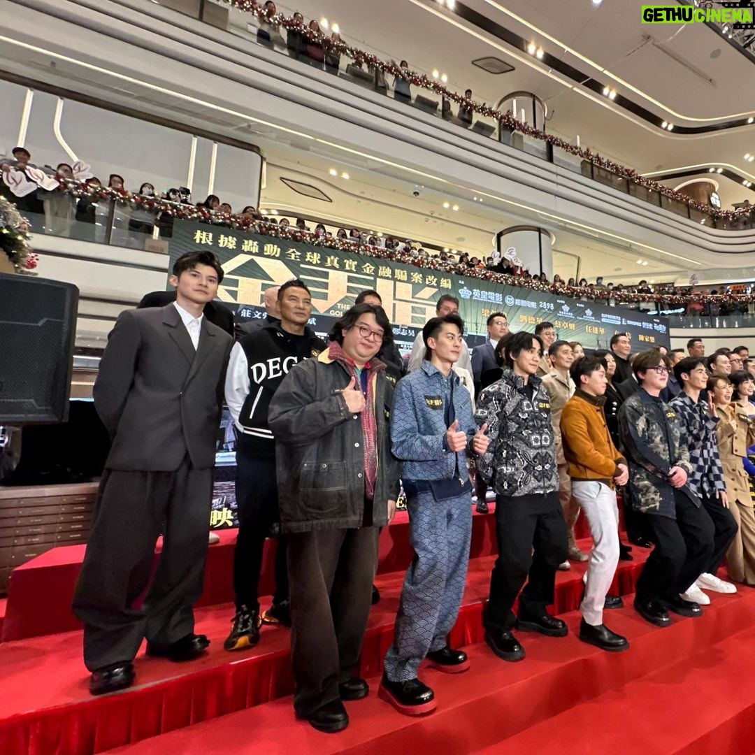 Tsui Ho-Cheong - 4.7K Likes - 好幸運~好榮幸~好興奮
這個生日 很 難 忘
多謝助攻嘅每位
兩大影帝掂住膊頭講生日快樂
啊! 佢地都係人黎嘅 冷靜啲~
啊啊啊啊啊 點冷靜啊~~~~
肥腸身邊能夠有各位 真有福
願呢份福氣可以分享比大家
呀哈 呀哈哈 多謝~
#真 #成就解鎖
。
@the.goldfinger_movie
@emperormotionpictures
12.30《金手指》
記得入場睇啦~
。
@kakisham @kevinstarkchu
多得呢條友仔整古我 先會有後面嘅驚喜
。
🦺
@shopping.bag
@noeyeseeseeseen_market
💇🏻
@artify.lab
@ybf.steve
。
#金手指 #英皇電影
#生日快樂 #史詩級合照 #幸運腸
。
#徐浩昌 #肥腸 #演員
#銀河海潤演藝有限公司