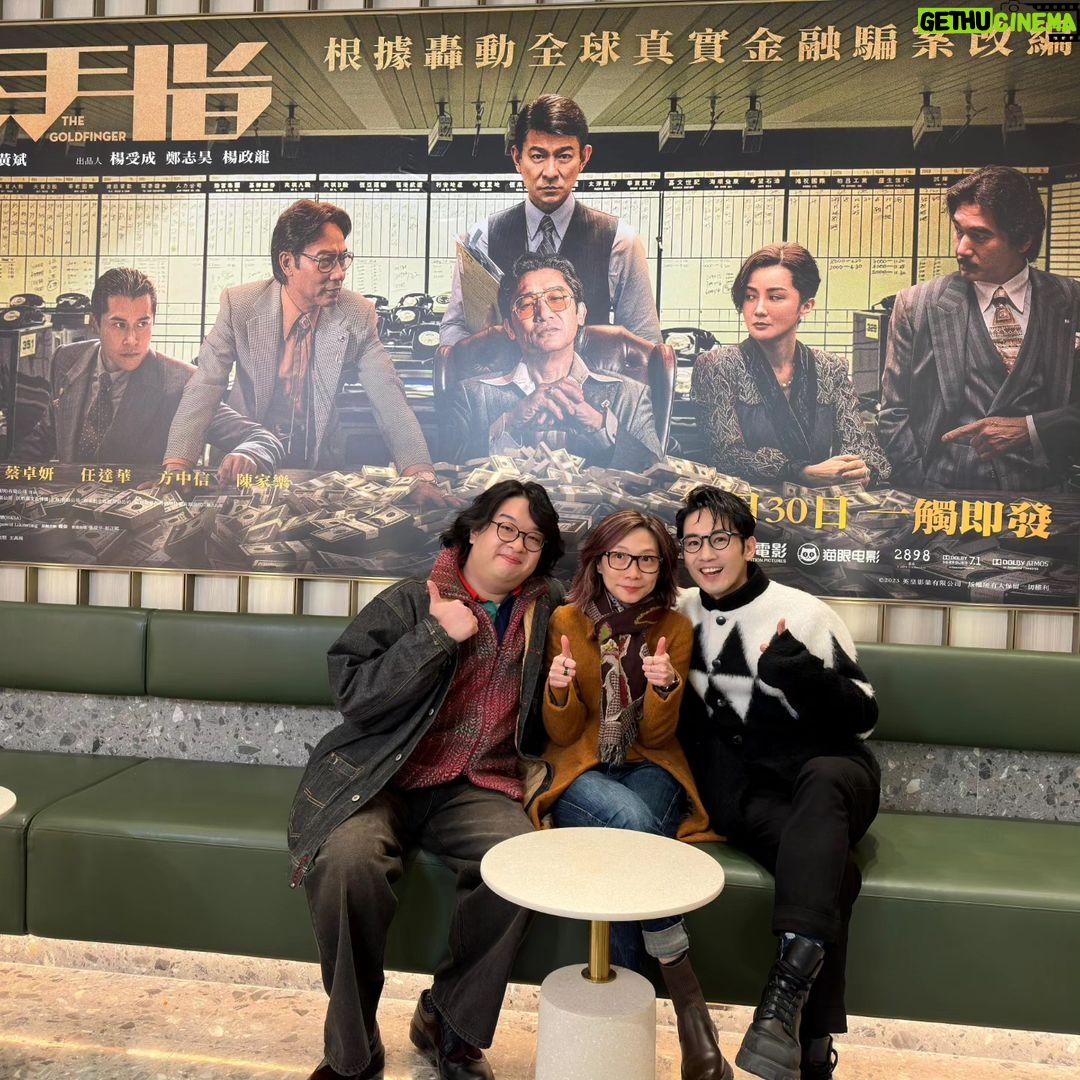 Tsui Ho-Cheong - 4.7K Likes - 好幸運~好榮幸~好興奮
這個生日 很 難 忘
多謝助攻嘅每位
兩大影帝掂住膊頭講生日快樂
啊! 佢地都係人黎嘅 冷靜啲~
啊啊啊啊啊 點冷靜啊~~~~
肥腸身邊能夠有各位 真有福
願呢份福氣可以分享比大家
呀哈 呀哈哈 多謝~
#真 #成就解鎖
。
@the.goldfinger_movie
@emperormotionpictures
12.30《金手指》
記得入場睇啦~
。
@kakisham @kevinstarkchu
多得呢條友仔整古我 先會有後面嘅驚喜
。
🦺
@shopping.bag
@noeyeseeseeseen_market
💇🏻
@artify.lab
@ybf.steve
。
#金手指 #英皇電影
#生日快樂 #史詩級合照 #幸運腸
。
#徐浩昌 #肥腸 #演員
#銀河海潤演藝有限公司