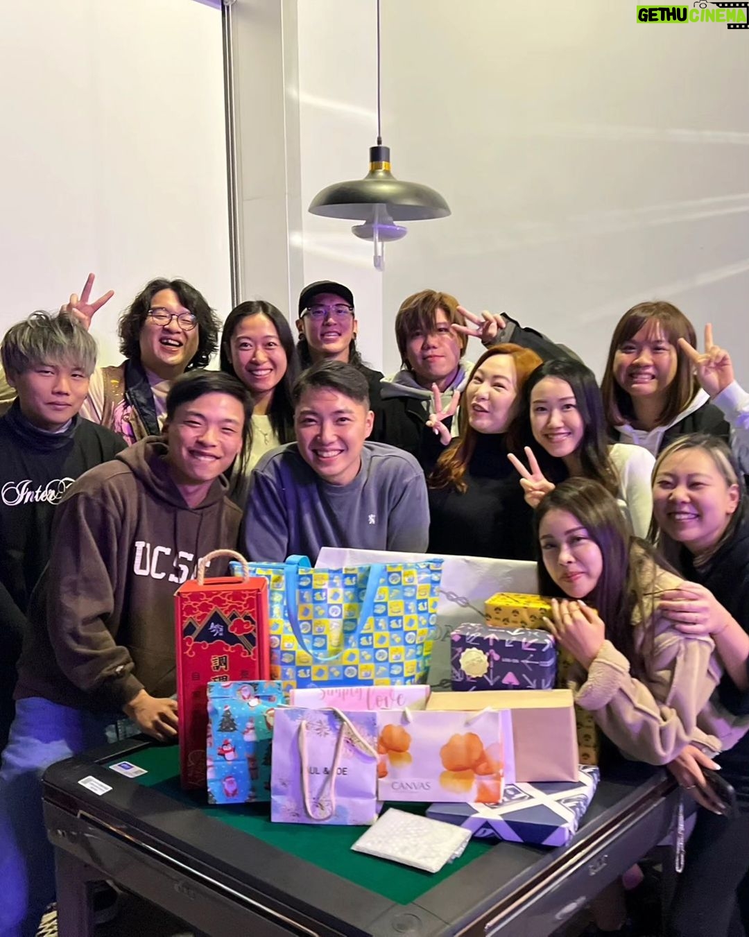 Tsui Ho-Cheong - 1K Likes - 十四年無見嘅同學
能夠約到半班出黎
一見番大家就認得
一開口大家都係咁on
開初個個都話驚尷
尷下尷下咪一樣咁開心
有趣的CT06A
。
#約下啦 #咁耐無見
#徐浩昌 #肥腸 #肥昌 #演員
#銀河海潤演藝有限公司