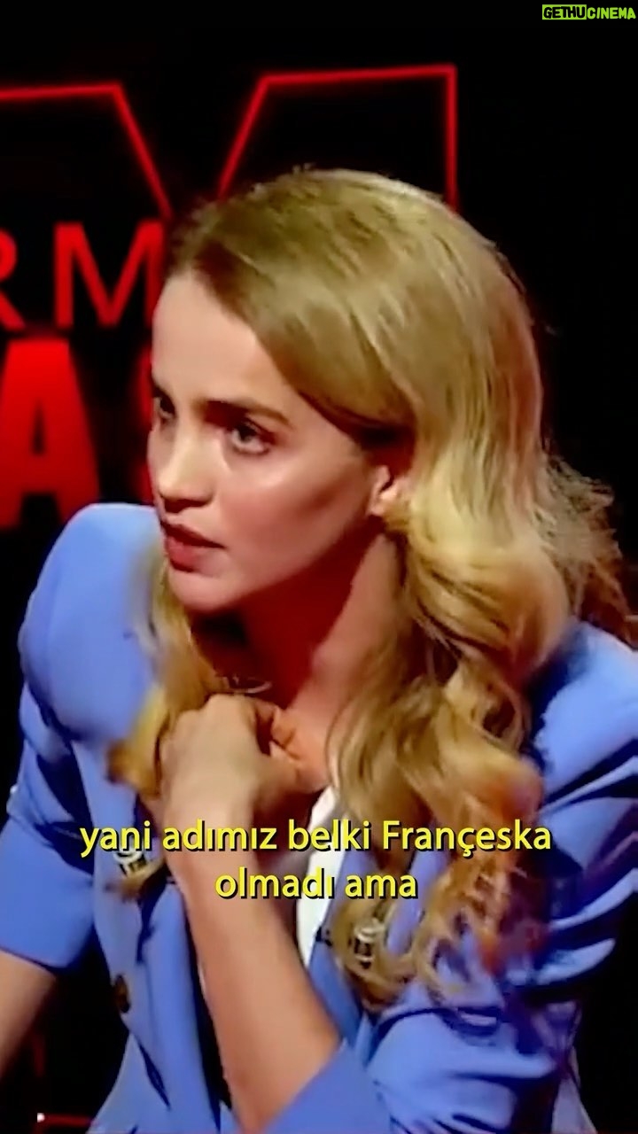 Tuğçe Kazaz - 23K Likes - “ADIMIZ BELKİ FRANŞESKA OLMADI AMA İÇİMİZ FRANÇESKA OLDU!”
Mahir Ünal, “Maalesef bir kültür devrimi olarak Cumhuriyet bizim lügatimizi, alfabemizi, dilimizi, hasılı bütün düşünmemizi yok etmiştir.” demiş.
Az bile demiş! ADIMIZ BELKİ FRANŞESKA OLMADI AMA İÇİMİZ FRANÇESKA OLDU!
#cumhuriyet #osmanlı #türkiye #inkilap #harfinkılabı #harfdevrimi #devrim #kültür #tarih #bellek #özdeğerler #mahirünal #tuğçekazaz #tugcekazaz #reels #shorts #reelsinstagram #reelsvideo #reelsviral