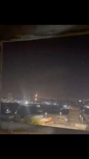 Tuğçe Kazaz Instagram - Filistin Direnişi’nin attığı füzelere karşılık veren Demir Kubbe yine Tel Aviv’deki bir binayı vurdu. Demek ki çok sayıda füze atılınca Demir Kubbe sisteminin kafası karışıyor. Madem ki Demir Kubbe’nin zaafı bu, o zaman devamlı sonuç almak için tek tük füze saldırısı yerine çok sayıda füzeyle aynı anda saldırması gerekiyor.

#filistin #özgürfilistin #palestine #freepalestine #gaza #gazaunderattack #demirkubbe #theirondome #gazze #gazzedekatliamvar #netanyahu #telaviv #turkiye #turkey #tuğçekazaz #tugcekazaz #reels #reelsinstagram #viral #keşfet #keşfetteyiz