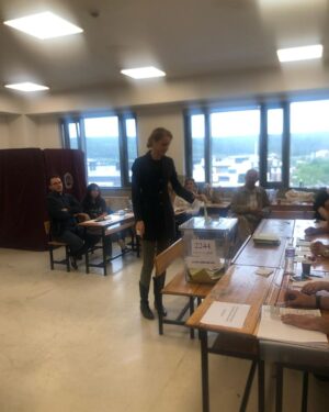 Tuğçe Kazaz Instagram - Ben oyumu kullandım. Sıra sizde.

#seçim2023 #28mayıs #28mayıs2023 #türkiye #tuğçekazaz #tugcekazaz