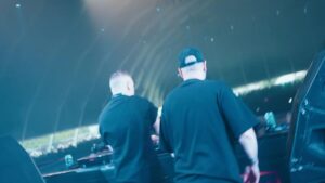 Tuneboy Instagram - WE PREMIERED OUR NEW COLLAB WITH DARREN STYLES AT HARDMISSION, MELBOURNE, LAST SATURDAY: SAFE TO SAY IT WENT OFF LIKE FOR REAL? 😦 

PS DO U RECOG THE ORIGINAL TRACK (TITLE, ARTIST AND YEAR? 😏)

#technoboy #tuneboy #tnt #darrenstyles #hardstyle #collab #comingsoon #rave #ravegirls #hardstylefamily #hardstylemusic #hardstylelover #newmusic #festival #hardmission #melbourne #australia #hardtechno #techno #reversebass