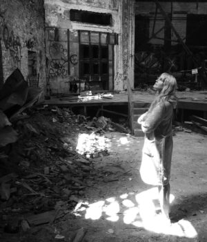 Tuppence Middleton Instagram - MFDH finding her light. @sense8 finale coming soon... @dhlovelife