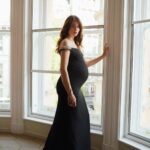 Tuppence Middleton Instagram - Downton Abbey: A New Era premiere wearing @maisonvalentino 🖤 Photographed by @moeez for #britishvogue @britishvogue Styling: @hollyevawhite / Make up: @emmadaymakeupartist / Hair: @patrickwilson #downtonabbeyanewera @downtonabbey_official @focusfeatures @prosper_pr @frankybutler