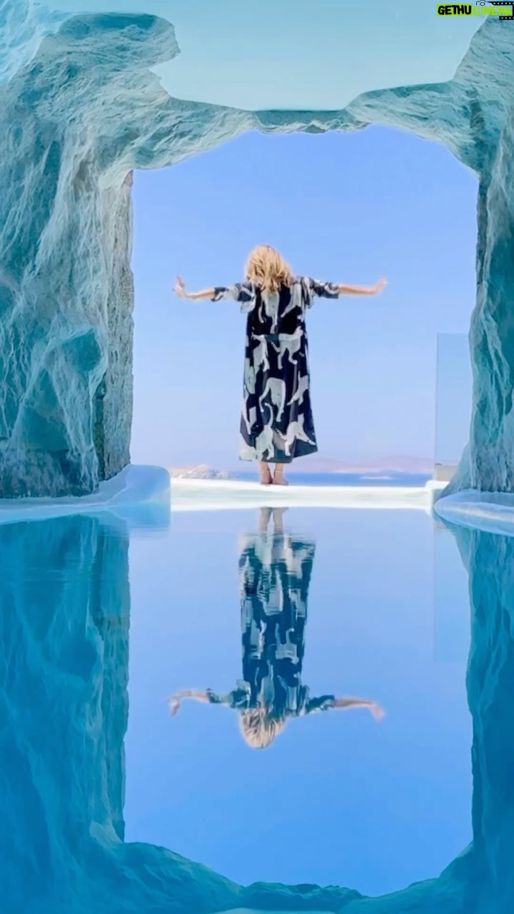 Tuvana Türkay Instagram - I want to wake up with you every morning forever @cavotagoomykonos :) 💙🤍 Cavo Tagoo Mykonos