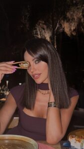 Tuvana Türkay Instagram - Her şey o kadar mükemmel ki bazen gerçek olup olmadığını sorguluyorum 🫠 Daha huzurlu, eğlendiğim, her anıyla keyif dolu bir tatil geçiremezdim ve bu kadar lezzetli yemeği bir arada göremezdim. Ve beni kalbimin tam ortasından vurdukları yer hayvan dostu olmaları :) @iggytheiggy22 kızım ve ben teşekkür ederiz 💫 I had a lovely time at @titanicluxurycollection .Amazing sunsets, nightlife,insane pools and outstanding food 💫 I truly recommend to make it your next destination 🫶🏻 Thank you for everything #titanicluxurycollectionbodrum #petfriendly #petfriendlyhotel #bodrum Titanic Luxury Collection Bodrum