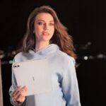Tuvana Türkay Instagram - Gecenin sessizliğinde, yeni güne hazırlanmak için #HuaweiMatepadPro 13.2 hep yanımda.🥰 Hazırlıklar tamam, notlar alındı! Siz hazır mısınız bakalım 💃🏻 ✍🏻 #creationofbeauty #işbirliği