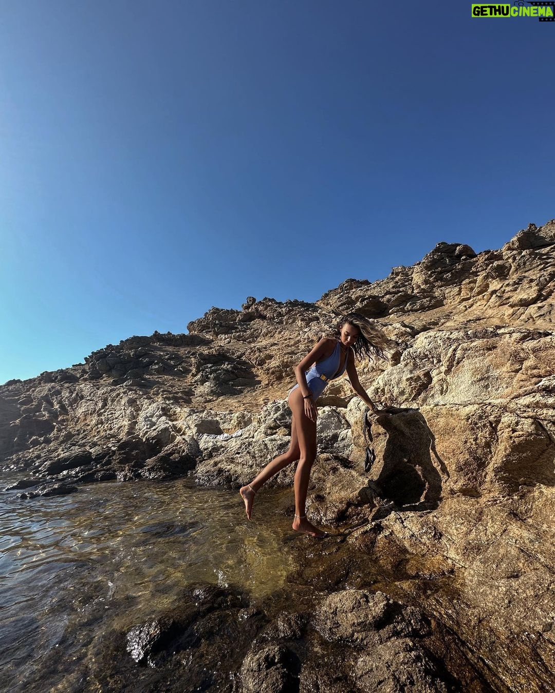 Tuvana Türkay - 180.8K Likes - 🪨