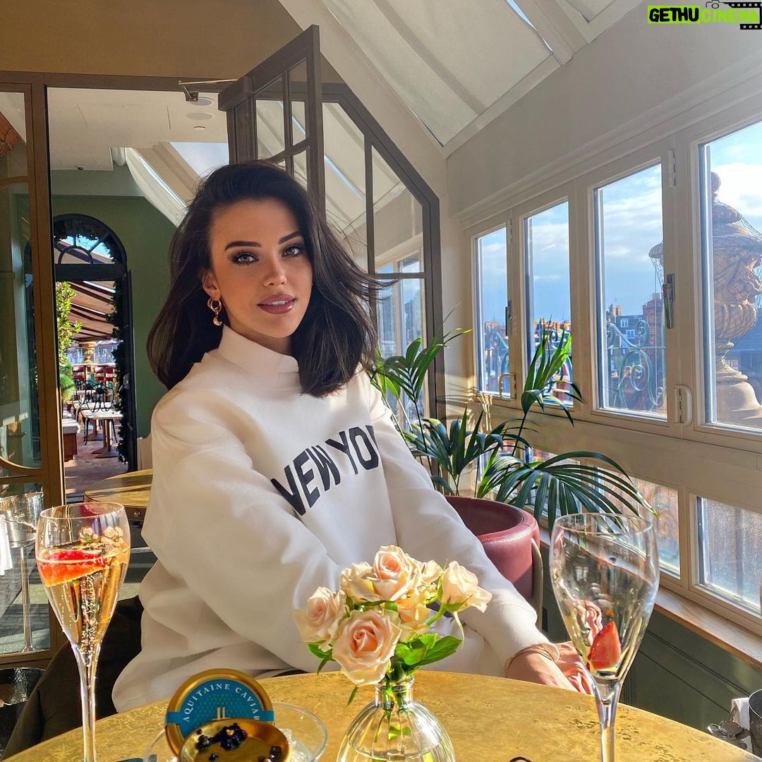 Tuvana Türkay Instagram - 🍓 Perrier Jouët Harrods