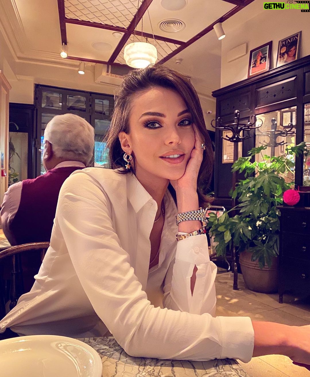 Tuvana Türkay Instagram - 😋 Dishoom, Covent Garden