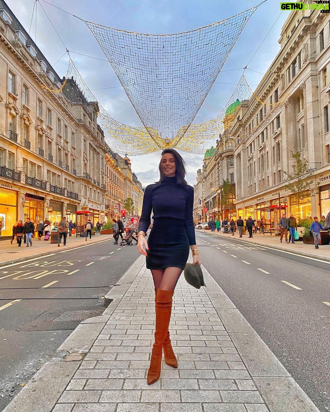 Tuvana Türkay Instagram - 🦀 Regent Street