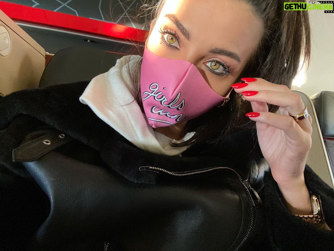 Tuvana Türkay Instagram - Heathrow Airport