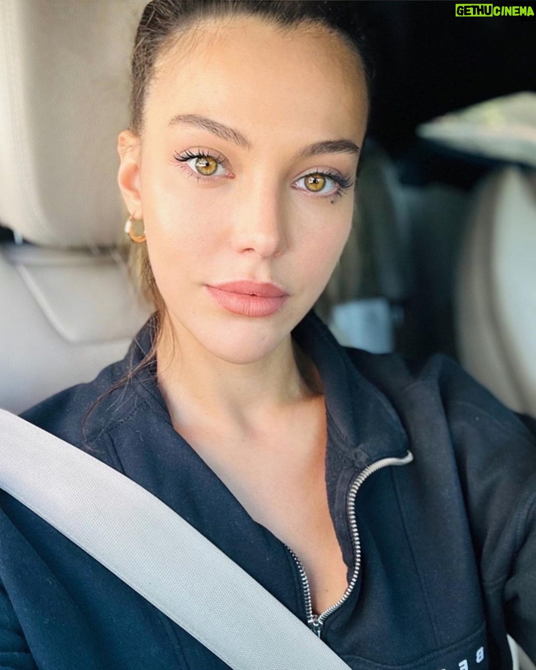 Tuvana Türkay - 127K Likes -