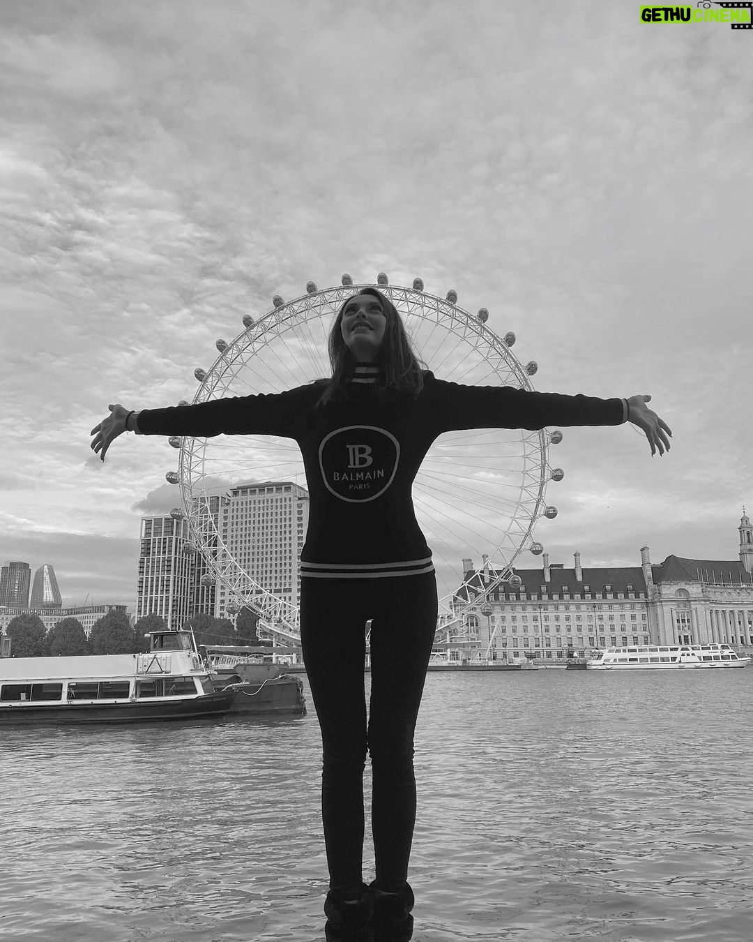 Tuvana Türkay Instagram - ⚓️ Victoria Embankment