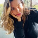 Tuvana Türkay Instagram - Her şeye hallederiz dediğin, olgunlaşmak ile gamsız olmanın dışarıdan çok da farklı durmadığı, zaten dışarıdan nasıl göründüğünün de bir öneminin olmadığı süper zamanlar :)