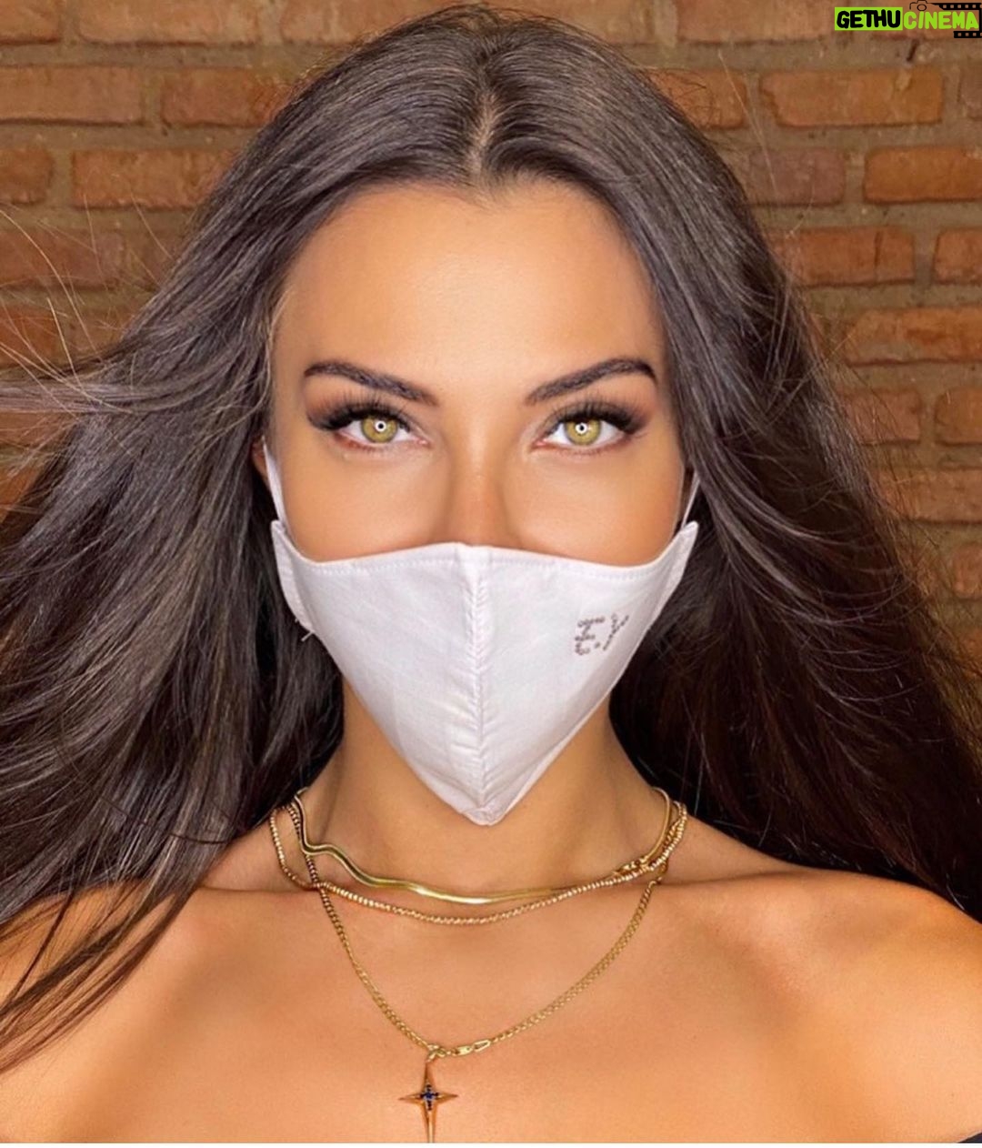 Tuvana Türkay Instagram - @esmerayyildirim dan mikemmel bir atlayış 😀 kolye/kuzey yıldızı arkadaşlar ✨