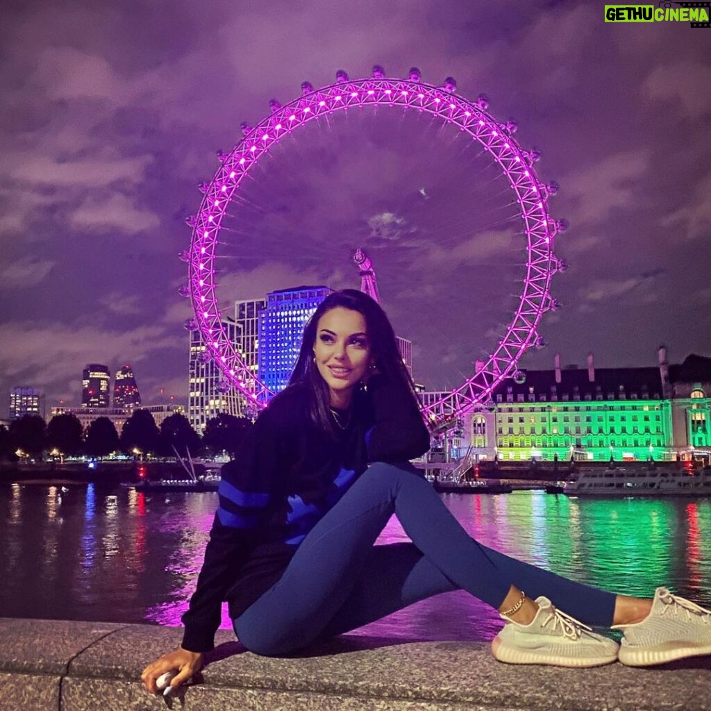 Tuvana Türkay Instagram - 🎡 London, United Kingdom