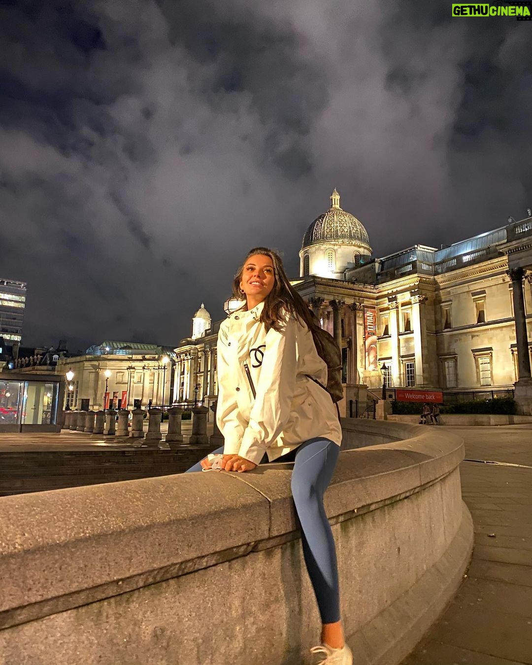 Tuvana Türkay Instagram - 💭 Trafalgar Square