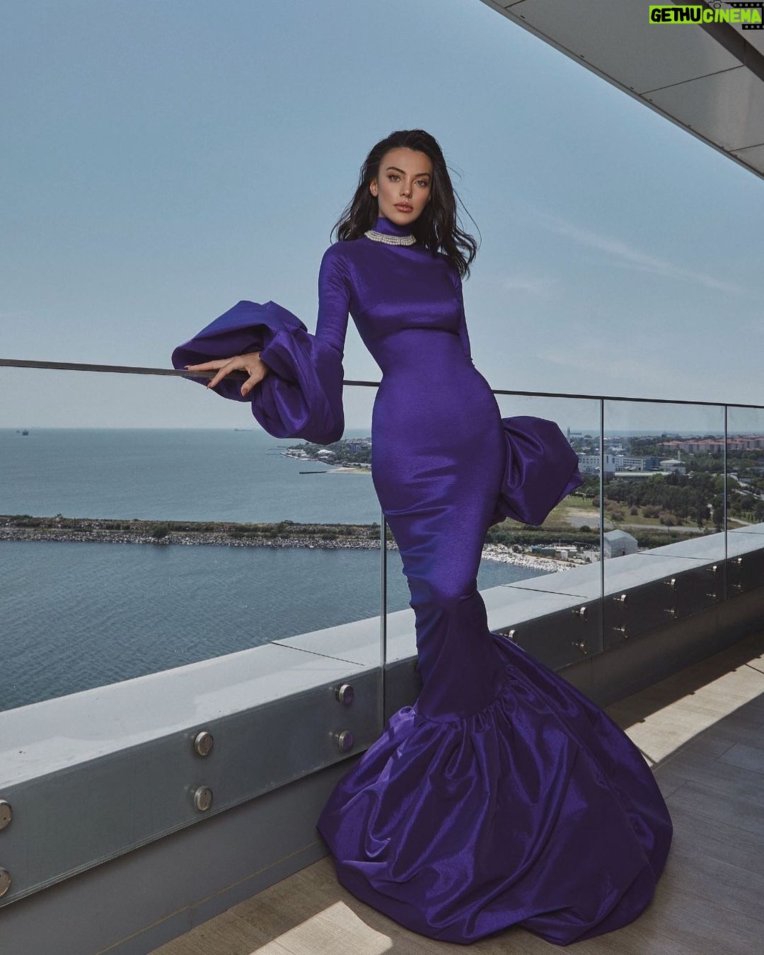 Tuvana Türkay - 113.9K Likes -