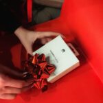 Tuvana Türkay Instagram - Sevgililer Günü’nü en şık aksesuarlarla kutluyorum!💎 Heyecan dolu zamanlarımda ritmi Huawei Watch GT4 ile yakalayıp, en özel anlarıma eşlik eden müziğin keyfini ise Huawei FreeClip ile çıkarıyorum 💃🏻 Siz de tarzınıza aşkın modasını getirmeye hazır mısınız ☺️❤️ #FashionForLove #AşkınModası #HUAWEIWATCHGT4 #HUAWEIFreeClip #işbirliği