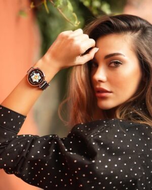 Tuvana Türkay Instagram - ⌚💫
.
.
.
#HuaweiWatchGT4
#FashionForward
#lightuprings
#işbirliği