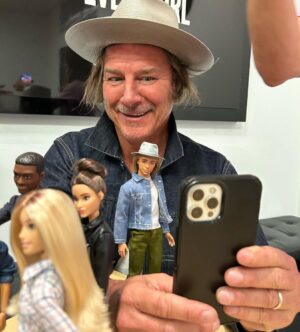 Ty Pennington Instagram - 🪩 TONIGHT 🪩 Need a good laugh?? Watch me make an ass of myself on 📺🏡#BarbieDreamhouseChallenge all in the name of #KensDen Tune in at 8/7c on @hgtv & @streamonmax 🥳#TeamAlisonandTy #Ken #70s #Disco