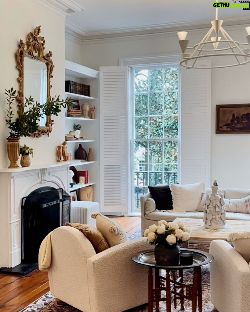 Ty Pennington Instagram - White on white on cream 🍦 #nevergoesoutofstyle #LibertineSavannah #typenningtondesign #whiteinteriors #style #design #interiordesign #thisoldhouse #historichomes #southernliving #vintagestyle #decor #antiques #collectedhome Savannah, Georgia