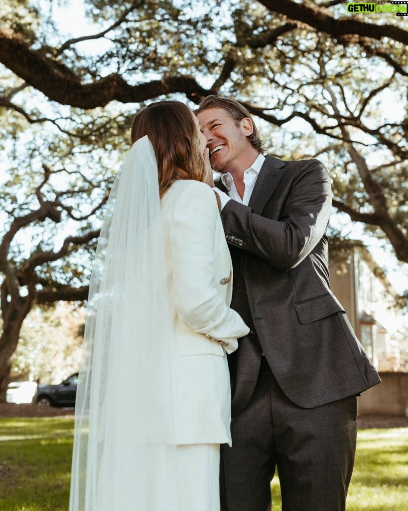 Ty Pennington Instagram - 11.27.21 - Happy Anniversary to my wonderful wife 🤍 Fun fact: this was our wedding song- “Moon River” by Carla Bruni, what was yours? 👇🏼👇🏼 📸: @threelinescreative Savannah, Georgia