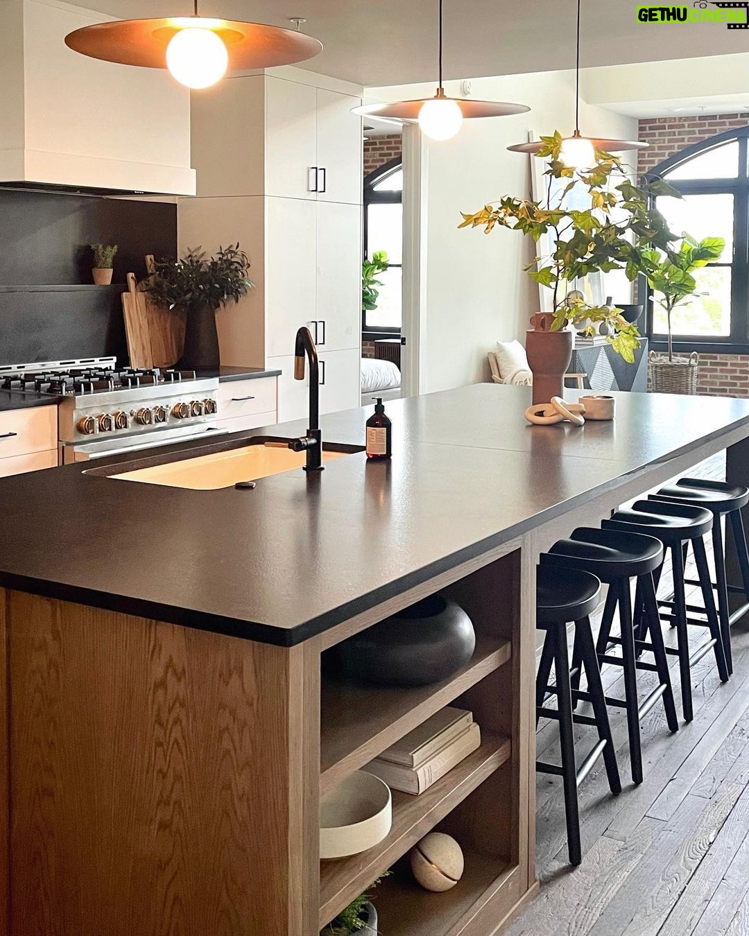 Ty Pennington Instagram - Old floors meet new kitchen 🤌🏼 #loftliving 📍: @theotisbuilding Design: @thetypennington Styling: @thehouseofvalentina #atl #atlanta #castleberryhill #design #interiors #kitchendesign #kitcheninspo #kitcheninspiration #typenningtondesign Atlanta, Georgia