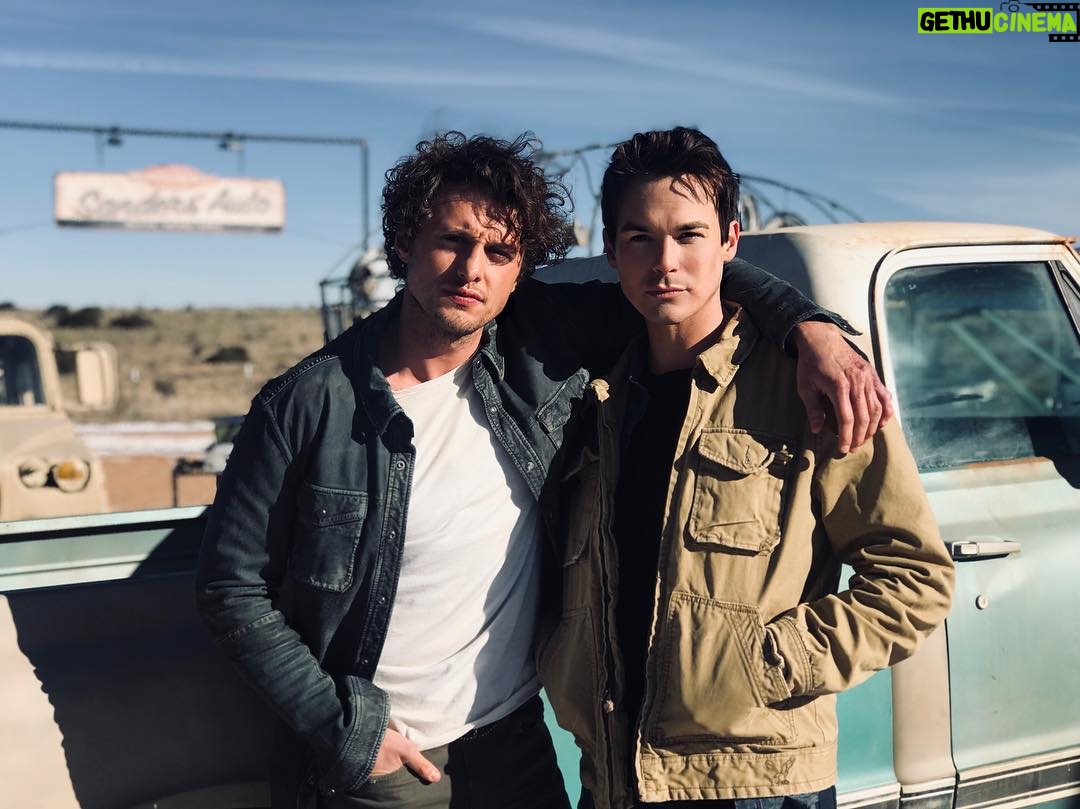 Tyler Blackburn Instagram - Keeping warm 🥶 📸 @lajoella