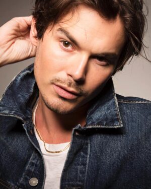 Tyler Blackburn Instagram - This snow in Milan makes me want to stay in bed and never leave. But I can’t wait to meet all of you at the #goodbyecon 📸 @bradleymeinz
