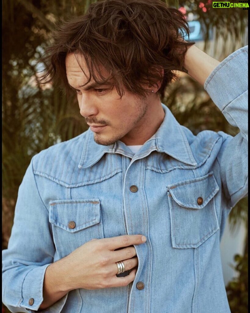 Tyler Blackburn Instagram - Thinking about the fact that it’s almost Christmas and it’s 80 degrees..