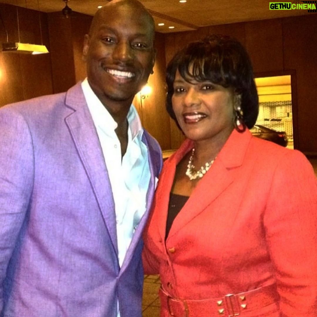 Tyrese Gibson Instagram - Dear KING DEXTER devastated ain’t even the word the tears just won’t stop falling the first time we met our brotherhood was instant….. Our brotherhood felt like a long lost Godly brotherhood that was beyond heaven sent…. So much in common… So many heart to hearts and moments…. So much history and this all happened in 2010 you’ve met everyone in the FAST CAST, you’ve been to every private dinner, concert, my daughters baby showers and birthday parties…. My daughter Shayla called you Uncle Dexter…. For me to be born at Martin Luther King Jr Hospital in 78 in WATTS… And you telling me detailed stories of how your father came to Watts in 1965 during the WATTS RIOTS…. Our talks would last for 8 to 10 hours at a time….. The best man I’ve ever known…. My life will never ever be the same…. The most mysterious and private off the grid of anyone I’ve ever known…. I’m going to do exactly what you know I would… Make sure your First Lady Leah, Bernice and Martin and your niece and Ambassador Andrew young are ok, and try and keep them all in the best of spirits….. Devastated and broken hearted…. Too many loses to count I just wanna be alone in a dark room with a real moment to pray and process this one…. Omg my big brother, my true hero is gone…. We were just texting about your father’s 95th birthday…. Omg this hurts… My heart and prayers go out to the King and Farris family…. Jesus please cover us all…. King Family
