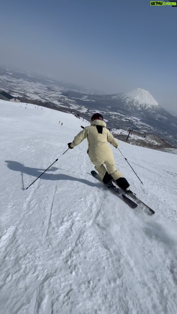 Uhm Ji-won Instagram - 22/23 winter ski season in Niseko 이제서야 올리는 지난 시즌 니세코 Niseko, Hokkaido, Japan(ニセコ)