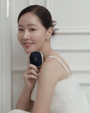 Uhm Ji-won Instagram - #nobless 

Photo #김외밀 
Styling @wonderbird80 @luvoul 
Hair @eunnara82 
Makeup @mirise1018