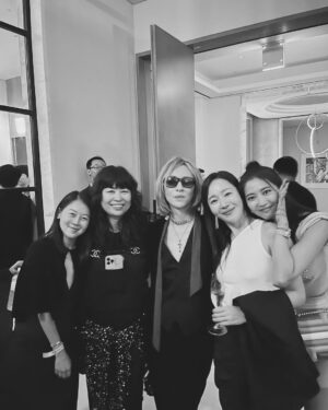 Uhm Ji-won Instagram - Art week

#paradise @pcitykorea 
#artnight 
#friezeseoul 
#라스트세션 
#뮤지컬프리다 
#fendi 
#shakeshakeburger #atomix