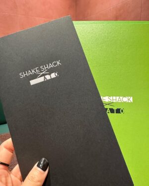 Uhm Ji-won Instagram - Art week

#paradise @pcitykorea 
#artnight 
#friezeseoul 
#라스트세션 
#뮤지컬프리다 
#fendi 
#shakeshakeburger #atomix