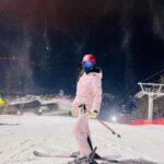 Uhm Ji-won Instagram – 날이 많이 추워졌어요.❄️
영하 15도 에도 거뜬한 @aztechmountain 루크 라인 입고
야간 스키 첫 도전⛷️
용평은 추운 날이 많아서 다운 라인이
꼭 필요 한 거 같아요.
#아즈텍 은 작년 스위스에서 카키 라인 샀었는데 올해는 @radstore552 에서~⛷️