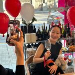 Uhm Ji-won Instagram - 생일 잘 보냈어요 축하해주신 많은 분들 감사드려요 함께 오랜 시간을 지나온 친구들이, 그리고 늘 함께하는 비키와 사랑하는 가족들이 곁에 있음에 감사하며💓 제가 좋아하는 와인 처럼 제 곁의 인연들도 저도 잘 숙성되어 가길 기도하며, 살아갈게요💓🎁 #메리크리스마스