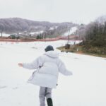 Uhm Ji-won Instagram - 날이 갑지기 많이 추워졌어요. 추운건.. 싫지만.그래도 스키가 있어행복한 겨울이에요 저도 23/24 스키 시즌을 시작했답니다. 스키도 바꾸고 평생 한번만 하면 된다는 팬텀왁스로 시즌 준비 잘해서 첫 스킹을 안전하고 재미있게 마쳤어요. 스키어분들 우리 이번 시즌도 안전스킹⛷️해요~ #휘닉스파크 #더그린컵캠프 #head #마스터즈클럽