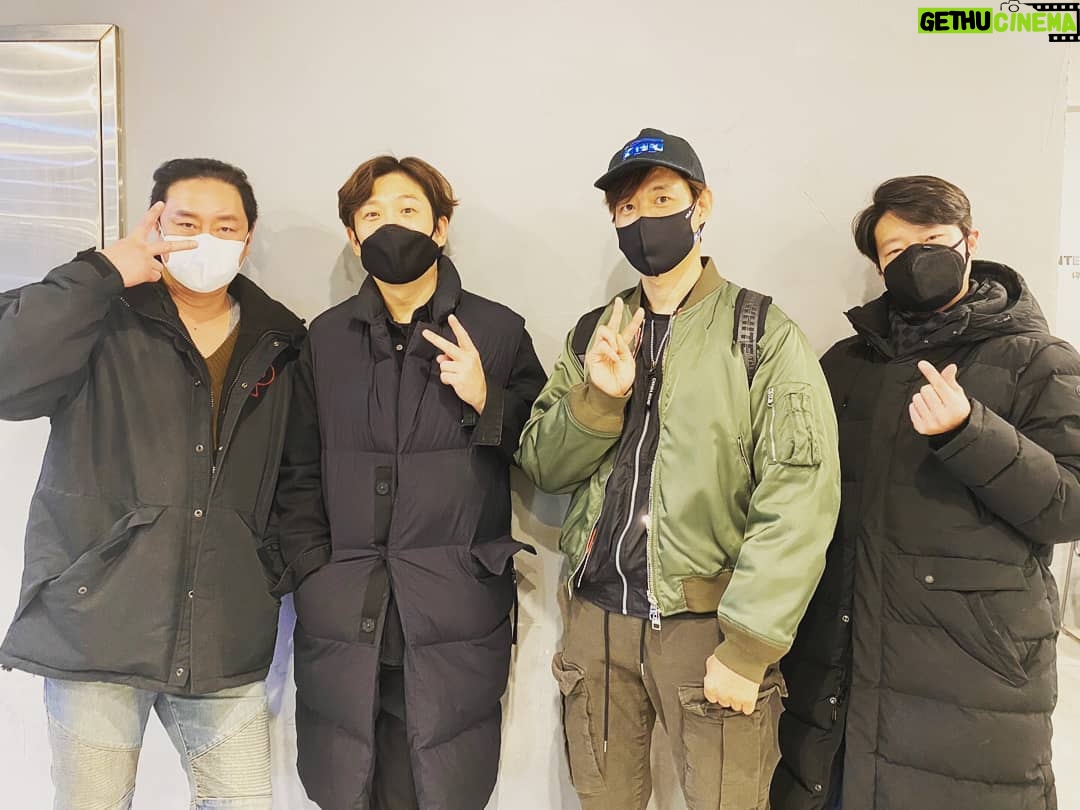 Uhm Ki-joon Instagram - 나만 하트... 형들은 브이... 뭔 생각을 한거지...ㅎ 엄유민법 화이팅!!!