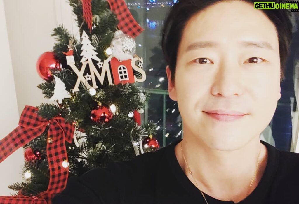 Uhm Ki-joon Instagram - 미리 메리크리스마스입니당^^*ㅎ