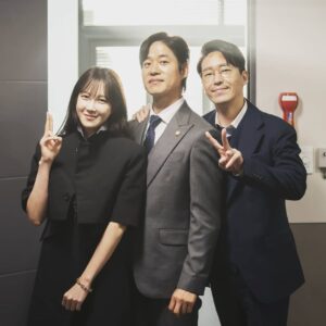 Uhm Ki-joon Instagram - 펜트하우스 시즌2 사랑해주셔서 감사합니다~
더 잘 준비해서 시즌3으로 찾아뵙겠습니다~