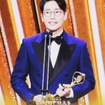 Uhm Ki-joon Instagram - 많이 부족합니다... 이런 저에게 너무나 과분한 상을 주셔서 그저 감사할뿐입니다... 앞으로 더 좋은 배우가 되기위해 항상 노력하고 또 노력하는 배우가 되도록 최선을 다하겠습니다... 항상 건강챙기세요^^*