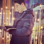 Uhm Ki-joon Instagram - 펜트하우스 셋트장~ 분수대앞에서 찰칵!!! 재밌게 봐주세용^^* 저 그렇게 나쁜사람 아녜요~~ㅎ
