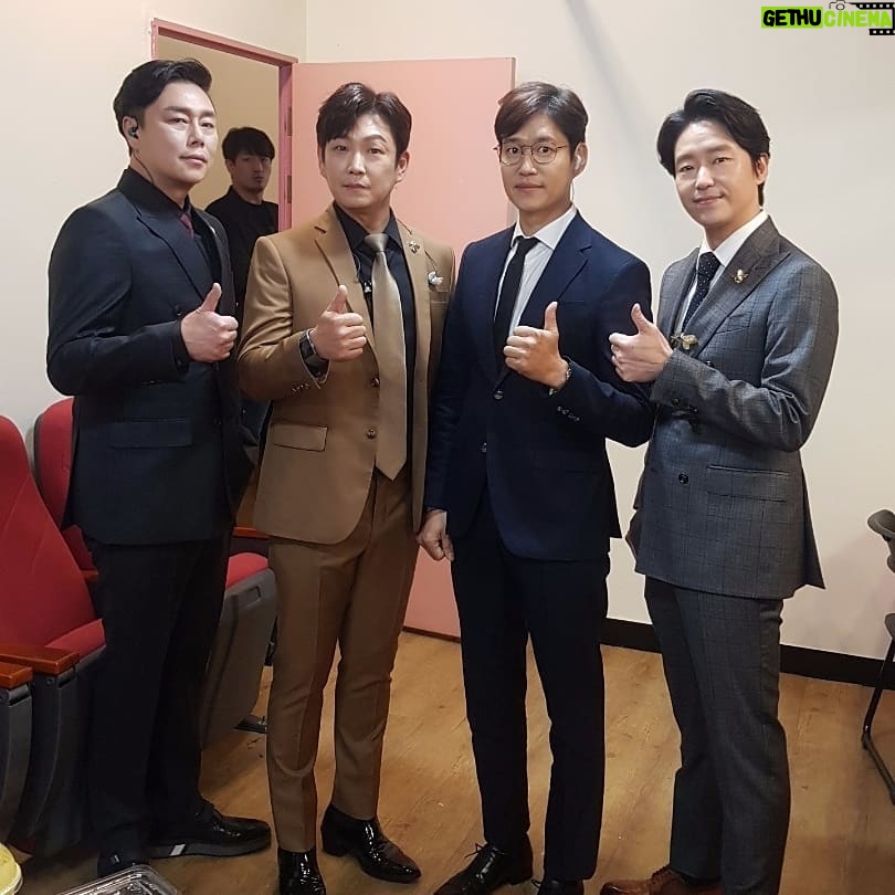 Uhm Ki-joon Instagram - 감사합니다~ 진심으로 감사드립니다~ 늘 감사하며 살겠습니다~ 사랑합니다 형님들^^*♥